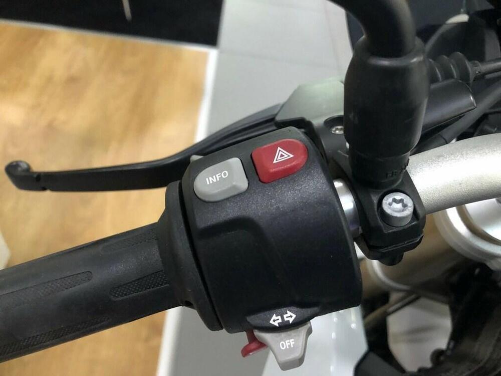 Bmw F 800 R (2017 - 20) (2)