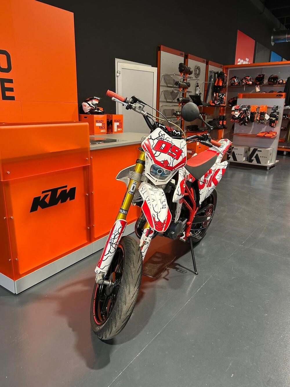 Valenti Racing SM 50 (2015 - 22) (2)