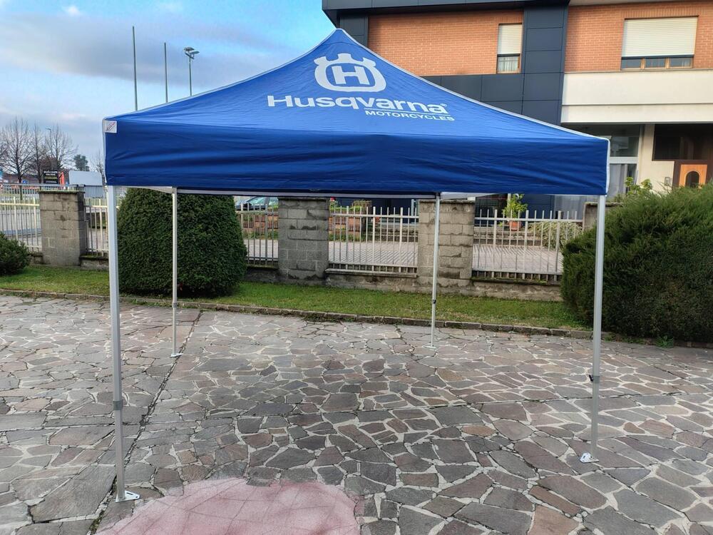 Gazebo Husqvarna 3x3 colore bianco e blu (6)