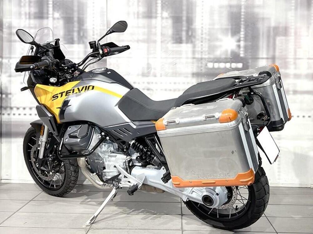 Moto Guzzi Stelvio (2024 - 25) (2)