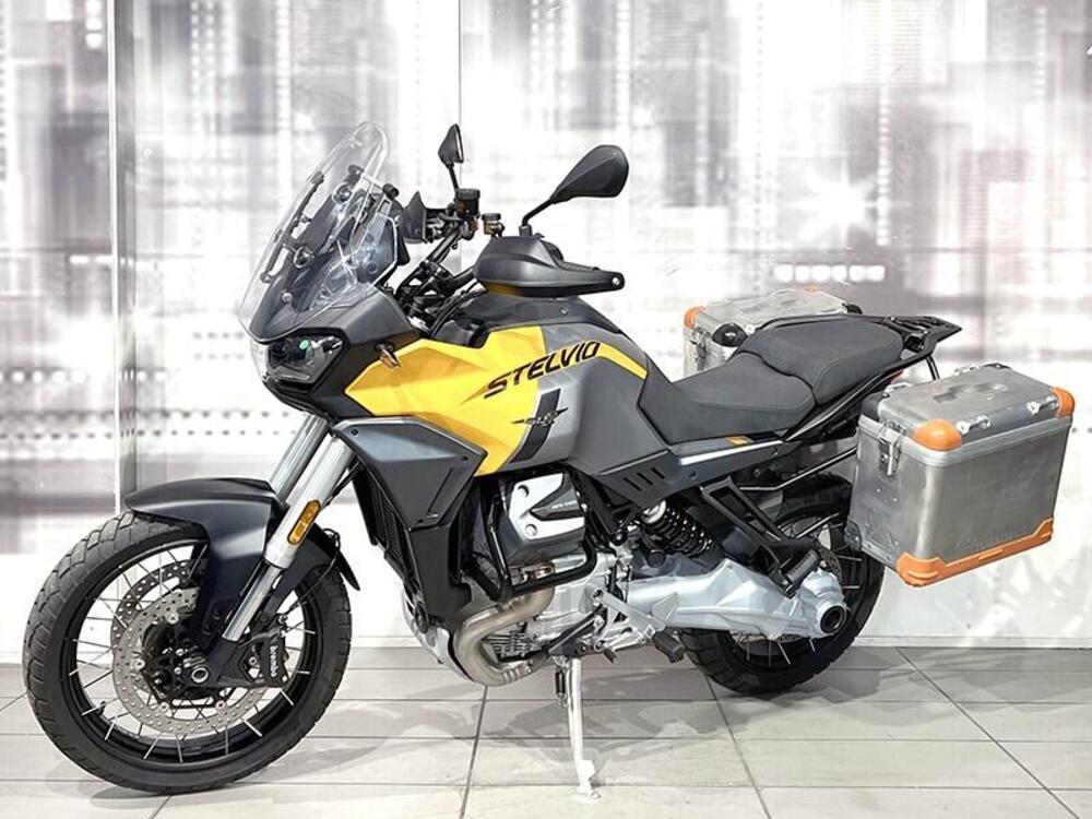 Moto Guzzi Stelvio (2024 - 25) (7)