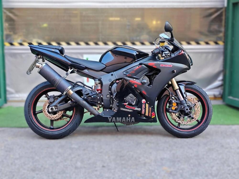 Yamaha YZF R6 (2005 - 06) (2)