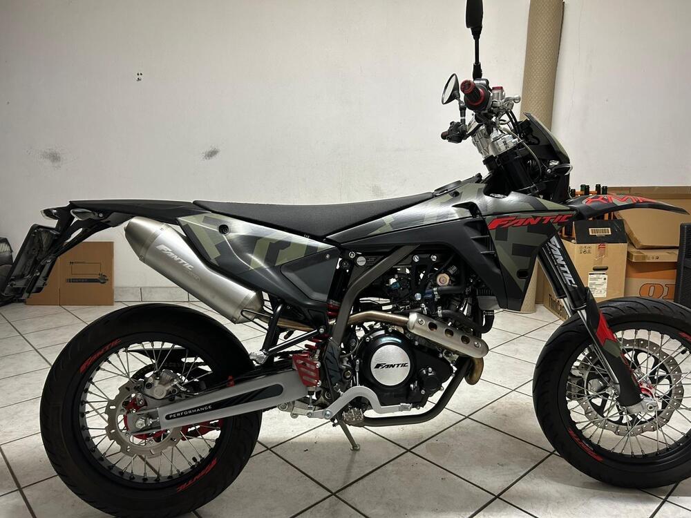 Fantic Motor XMF 125 Motard Performance 4T (2023 - 24) (2)