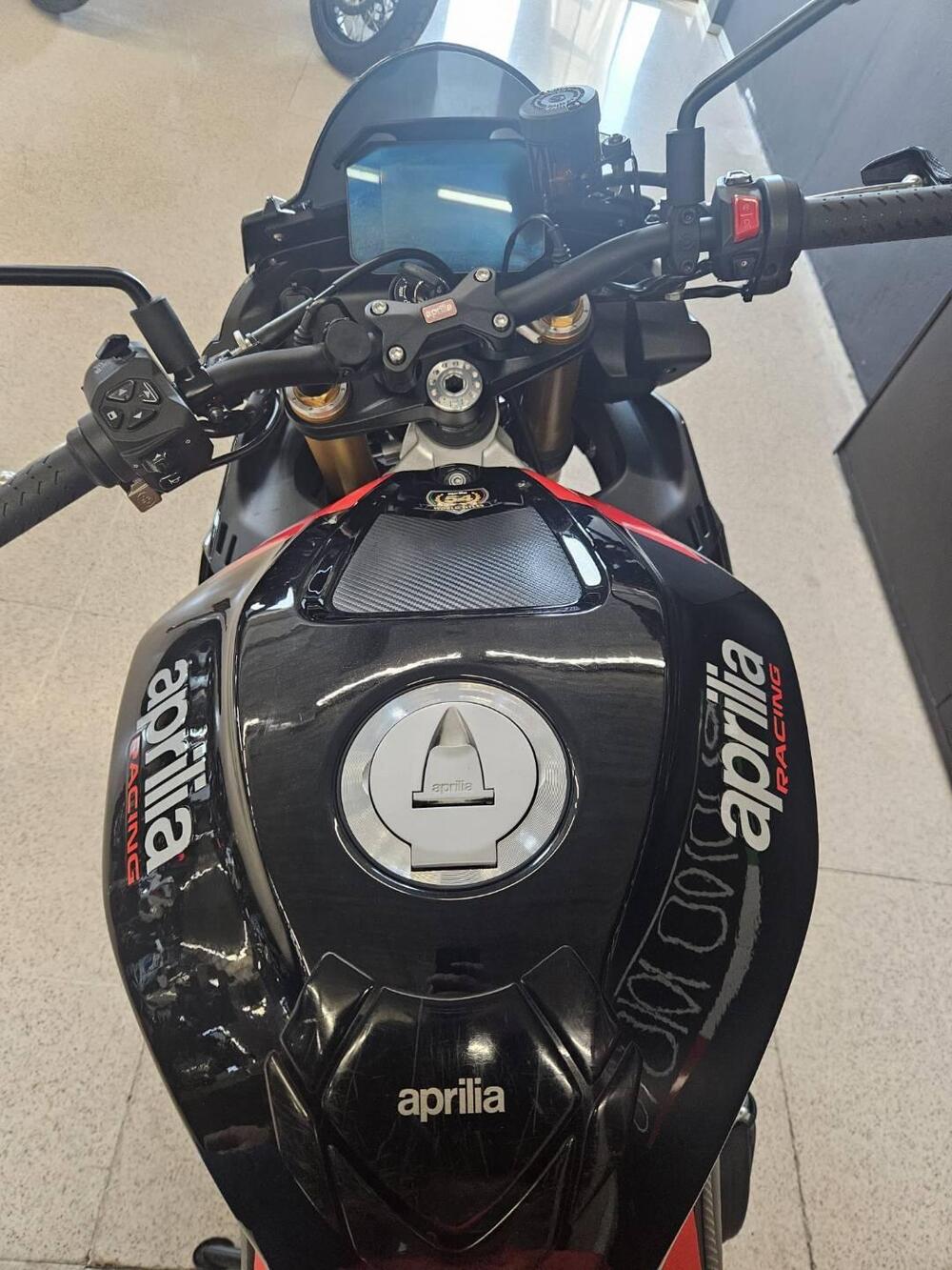 Aprilia Tuono V4 Factory (2021 - 24) (4)