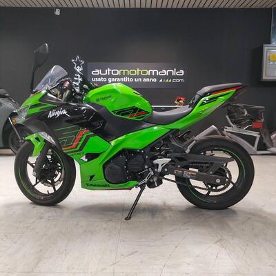 Kawasaki Ninja 400 (2023) usata