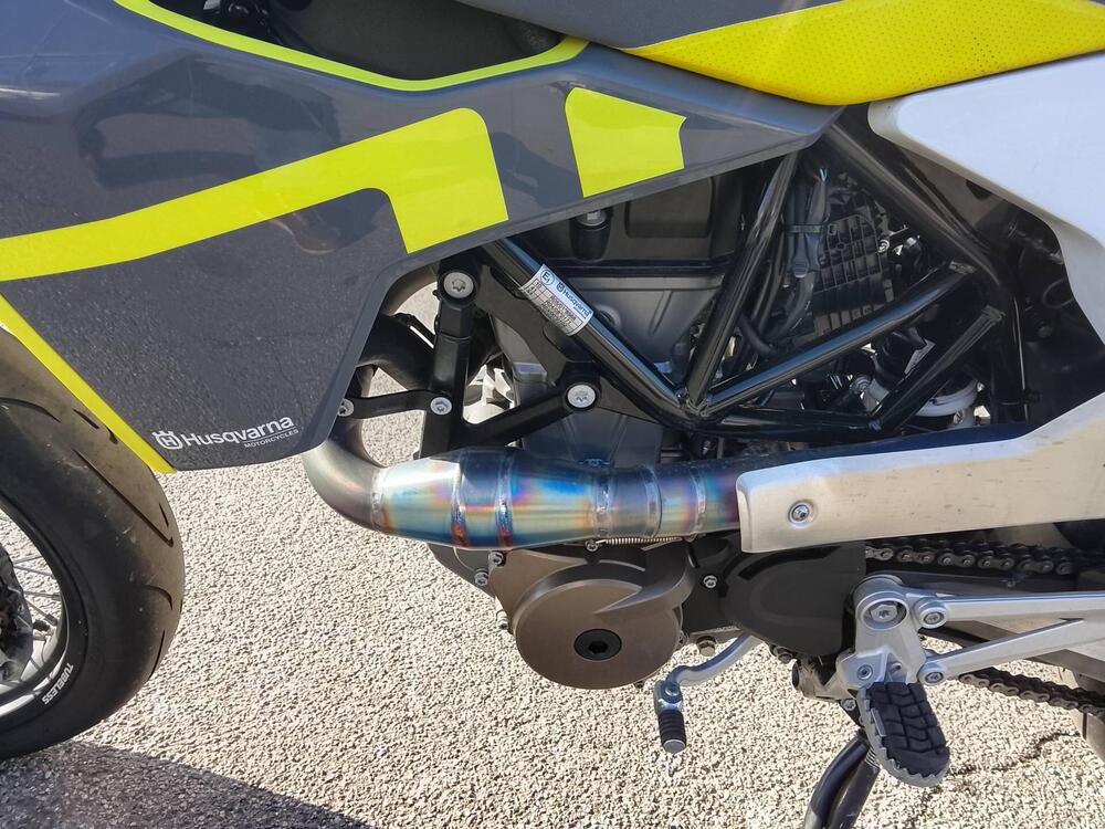 Husqvarna 701 Supermoto (2022) (3)