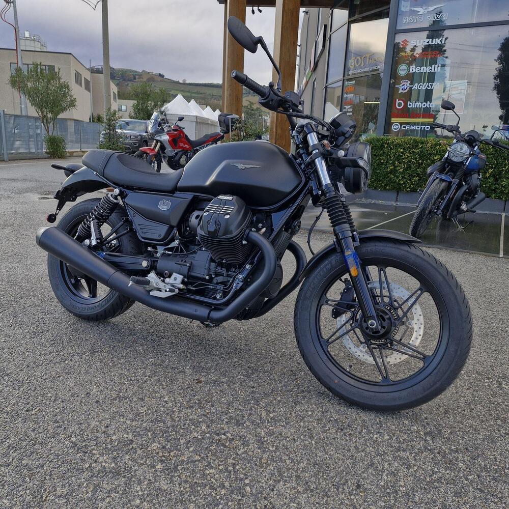 Moto Guzzi V7 Stone (2025) (3)