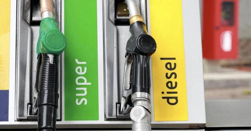 Mimit: calo dei prezzi medi dei carburanti