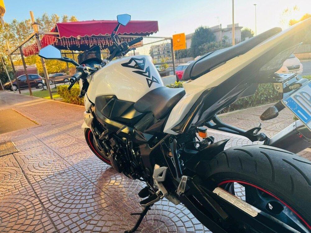 Suzuki GSR 750 (2010 - 15) (9)