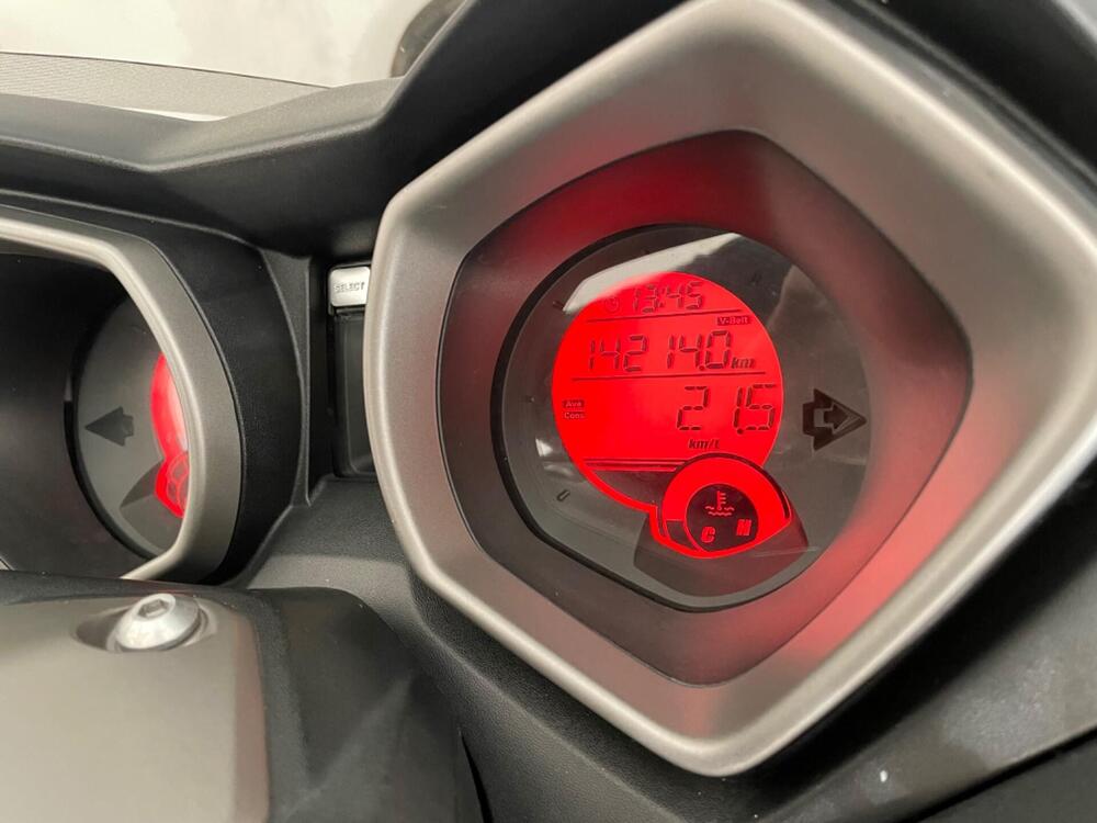 Yamaha X-Max 250 Iron Max ABS (2016) (8)