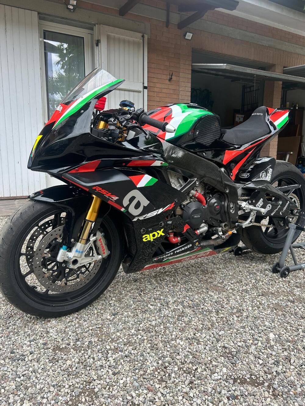 Aprilia RSV4 Factory (2009 - 12) (3)
