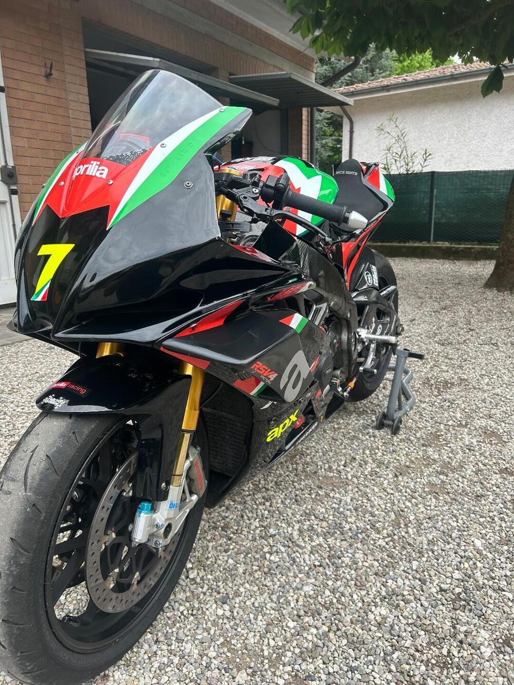 Aprilia RSV4 Factory (2009 - 12) (6)