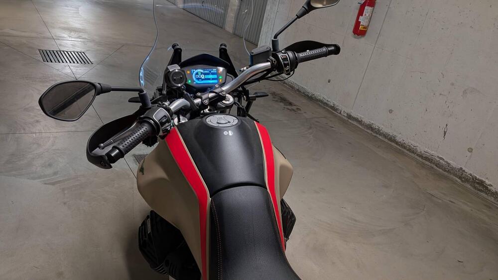 Moto Guzzi V85 TT Travel (2020) (2)