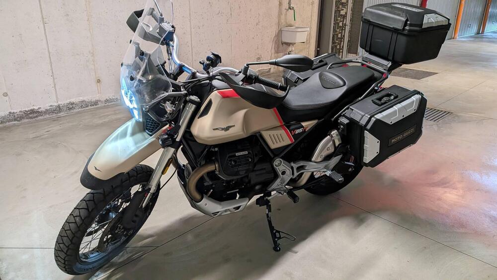 Moto Guzzi V85 TT Travel (2020)