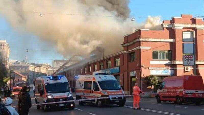 Incendio in un capannone di e-bike a Sestri Ponente: fumo su via Merano e paura nel quartiere