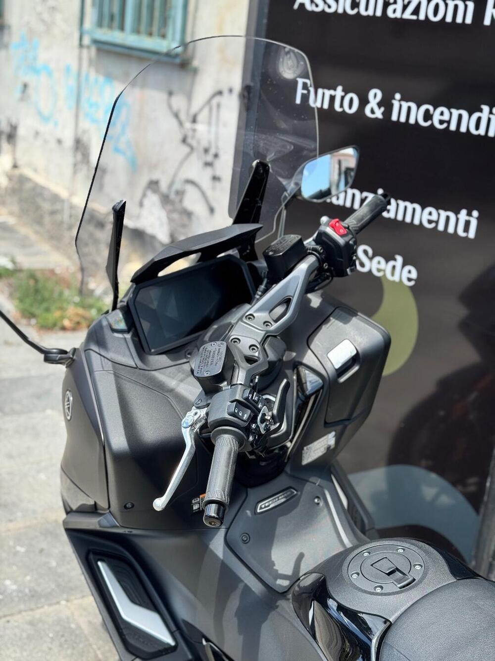 Yamaha T-Max 560 Tech Max (2022 - 24) (2)