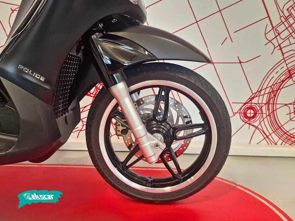 Piaggio Beverly 350 Police ABS-ASR (2018 - 20) (6)