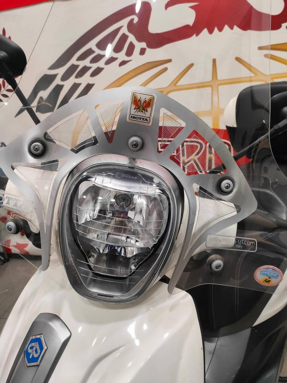 Piaggio Beverly 350 SportTouring ie ABS (2011 - 17) (4)