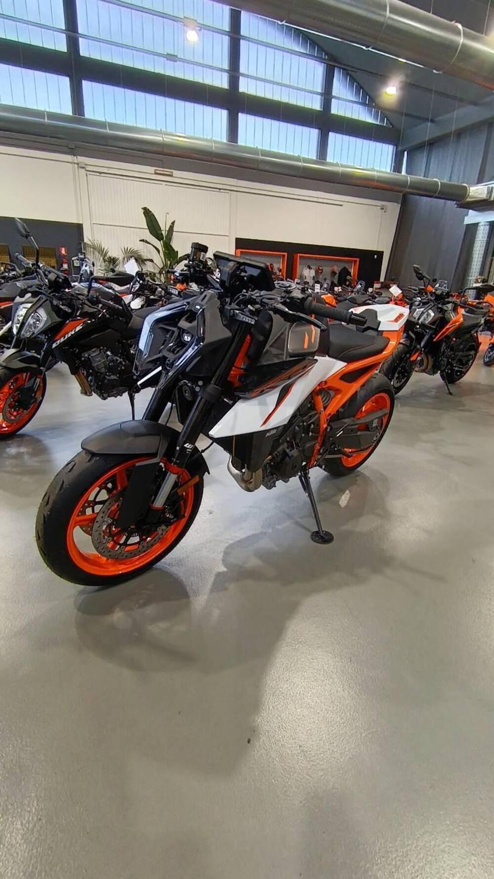 KTM 990 Duke R (2026)