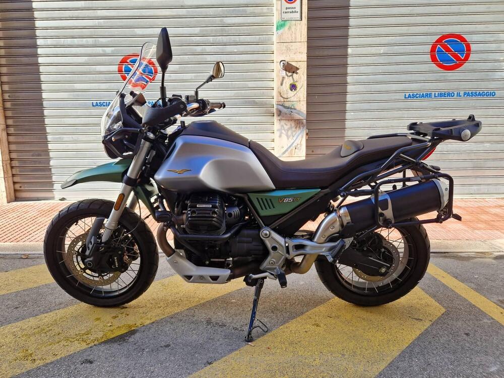 Moto Guzzi V85 TT Centenario (2021 - 22) (3)
