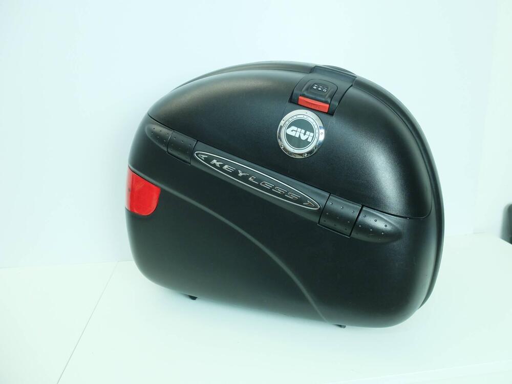 Valigia Laterale destra GIVI Monokey Keyless comb (2)