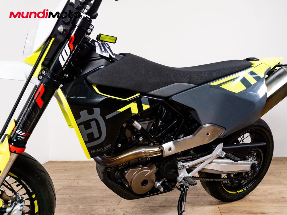 Husqvarna 701 Supermoto (2022) (9)