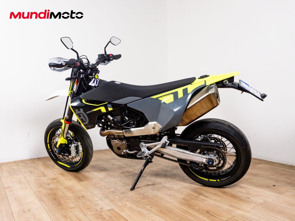 Husqvarna 701 Supermoto (2022) (7)