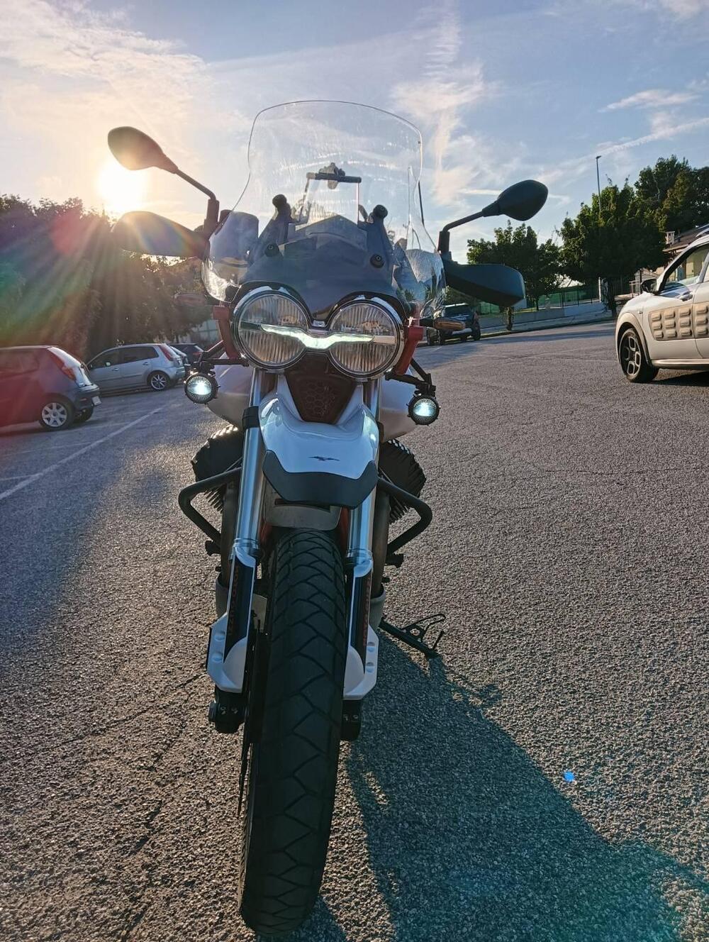 Moto Guzzi V85 TT Evocative Graphics (2021 - 23) (3)