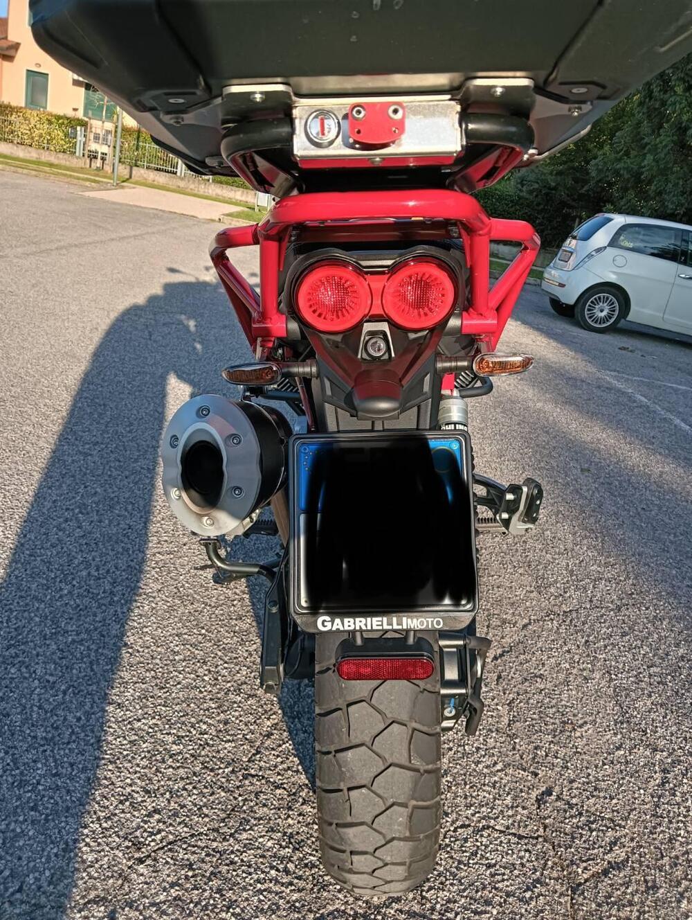 Moto Guzzi V85 TT Evocative Graphics (2021 - 23) (4)