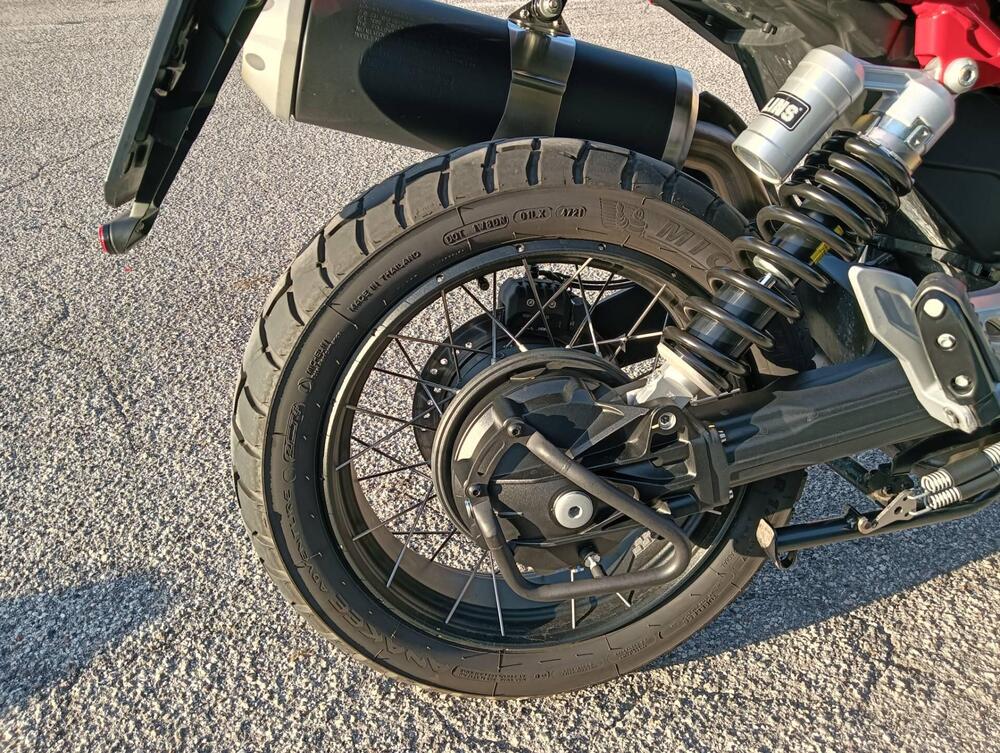 Moto Guzzi V85 TT Evocative Graphics (2021 - 23) (5)