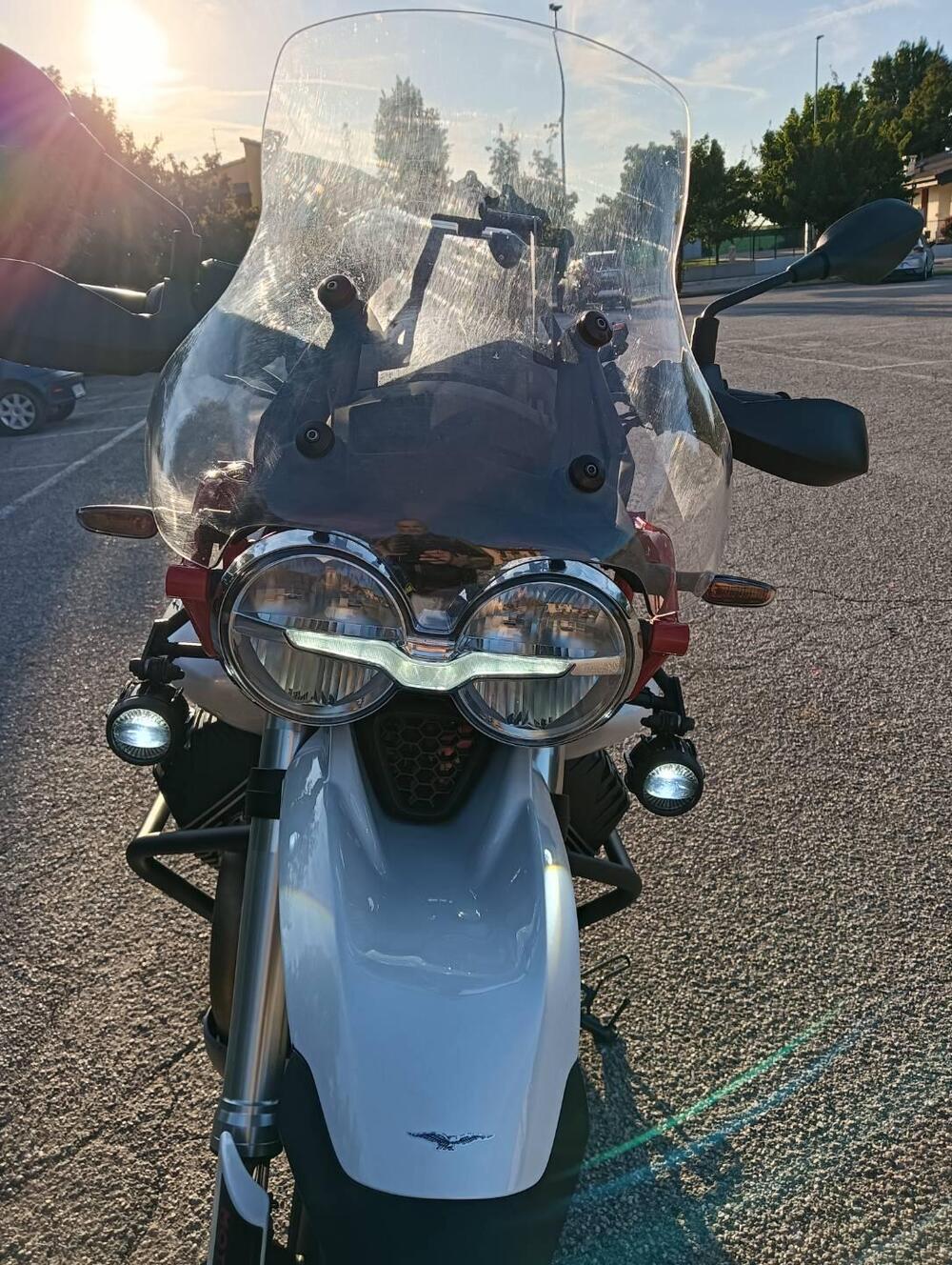 Moto Guzzi V85 TT Evocative Graphics (2021 - 23) (7)