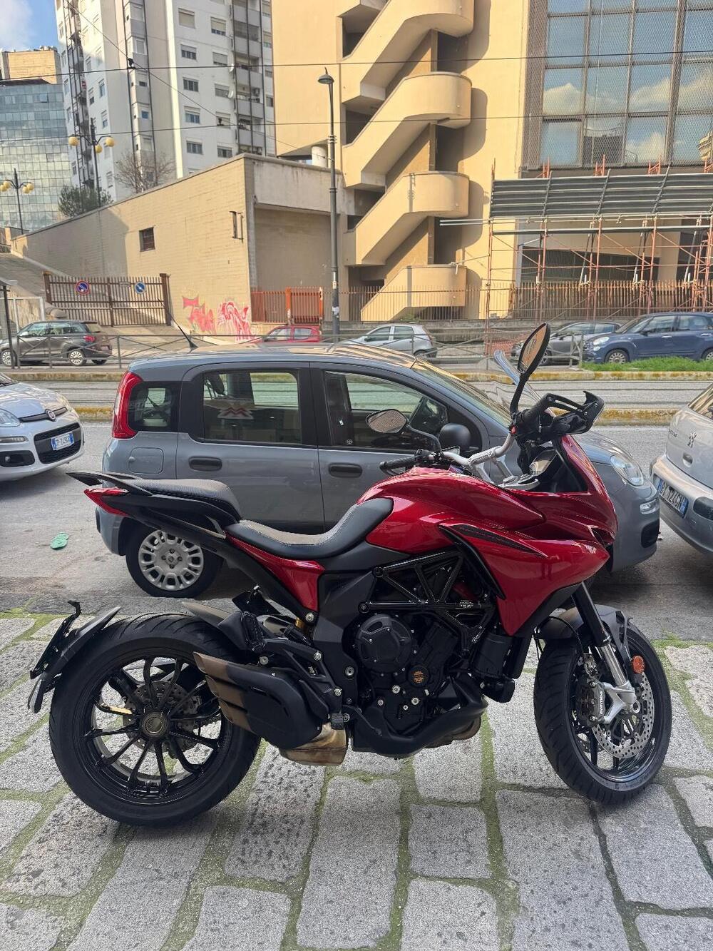 MV Agusta Turismo Veloce 800 Rosso (2021 - 23) (2)