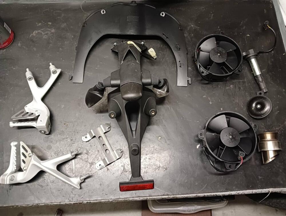 Aprilia RSV4 Factory APRC ABS (2011 - 15) (9)