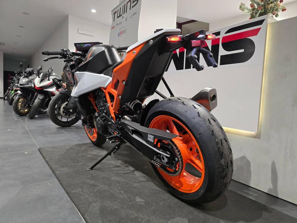 KTM 990 Duke R (2026) (5)