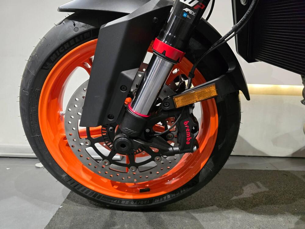 KTM 990 Duke R (2026) (11)