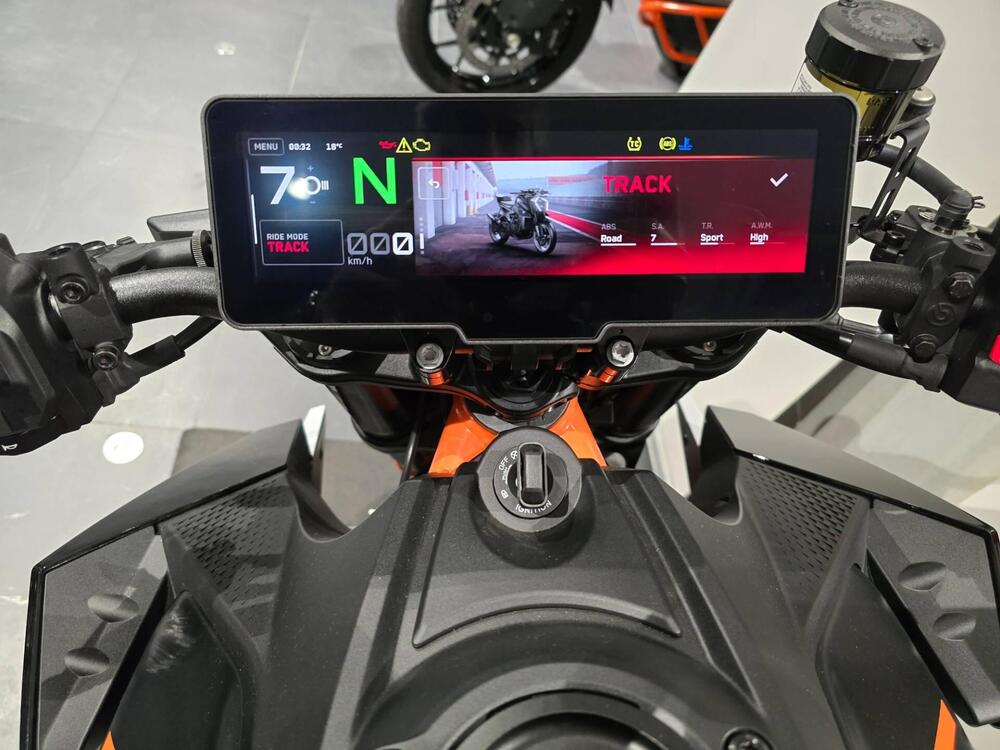 KTM 990 Duke R (2026) (12)