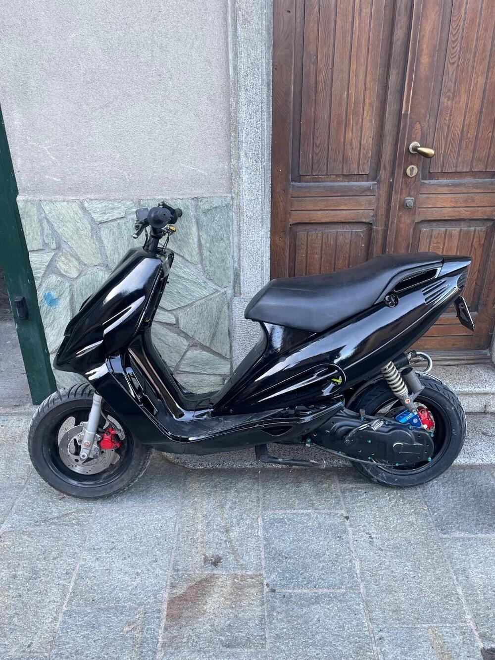 Malaguti F12 Phantom 50 R Liquid Cooled (2008 - 11) (2)