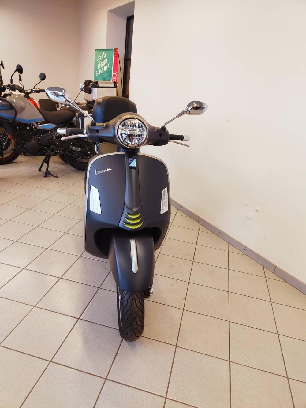 Vespa GTS 300 Super Tech (2023 - 24) (6)