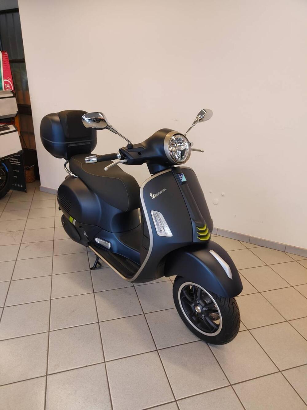 Vespa GTS 300 Super Tech (2023 - 24) (12)