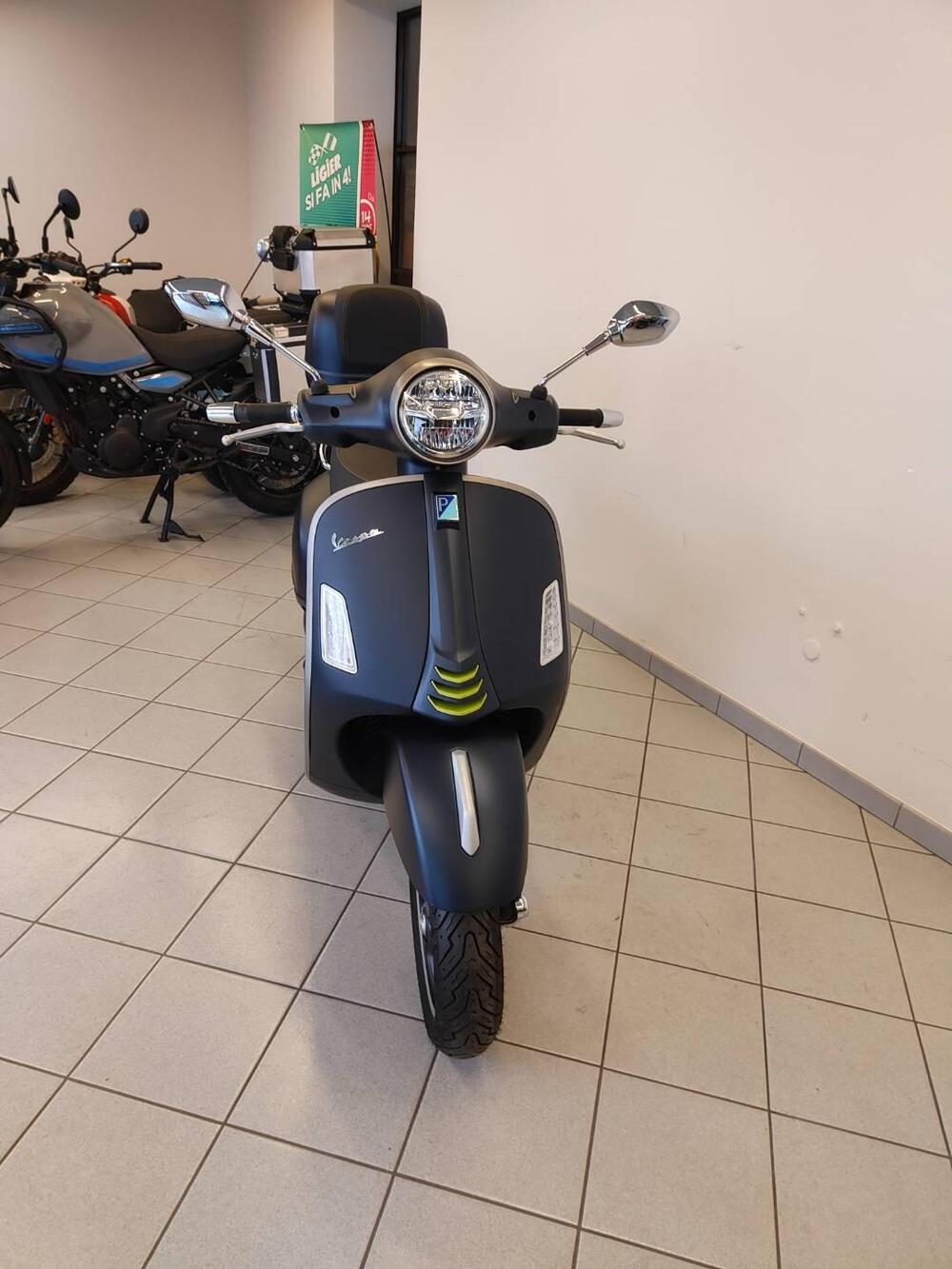 Vespa GTS 300 Super Tech (2023 - 24) (14)