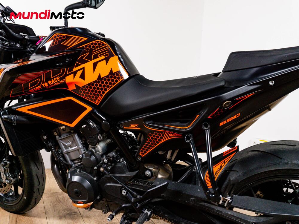 KTM 890 Duke L (2021) (10)