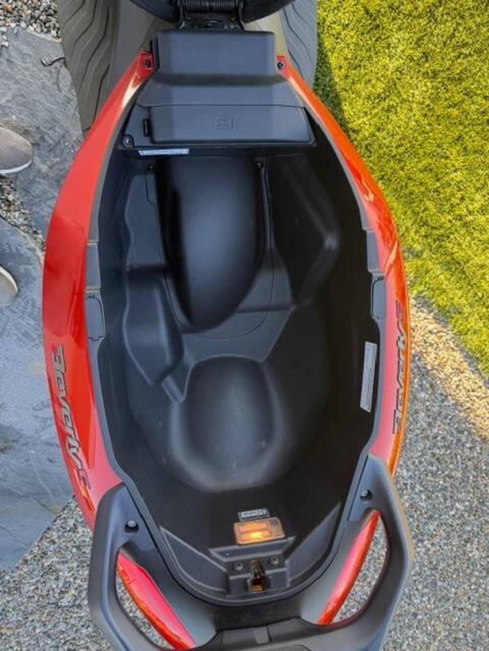 Piaggio Beverly 300 S ABS-ASR (2021 - 25) (11)