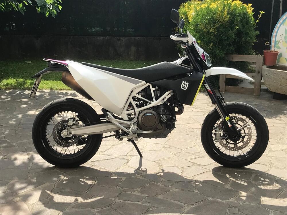 Husqvarna 701 Supermoto (2017 - 19) (2)