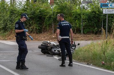 Incidente a Bari: due giovani muoiono mentre provano una moto su strada chiusa, indagini sui cellulari