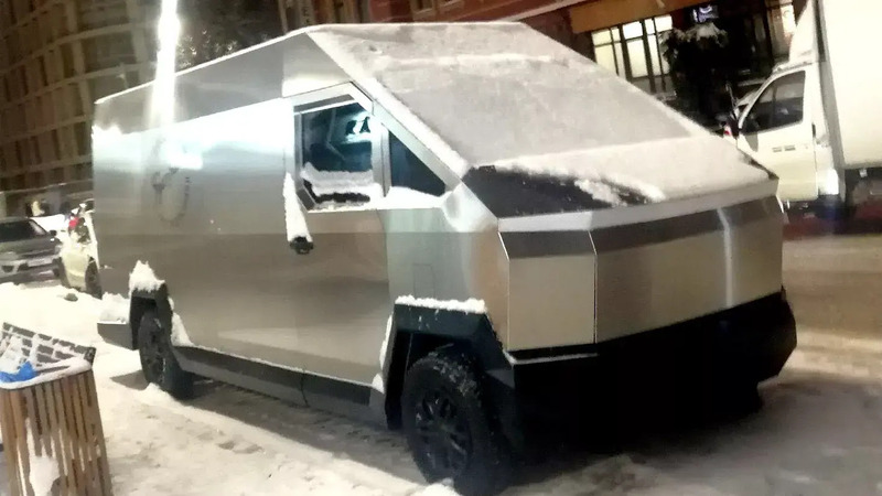 Avvistato in Russia il &ldquo;Cybertruck Van&rdquo;: esiste davvero ed &egrave; ancora pi&ugrave; estremo dell&rsquo;originale