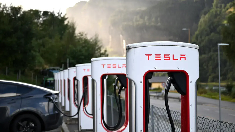La fine dei motori termici &egrave; motlo vicina: in Norvegia il 96% delle auto sono elettriche, e Tesla domina