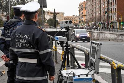 Roma rallenta a 30 km/h: tra autovelox e strisce rialzate cosa cambia dal 15 gennaio