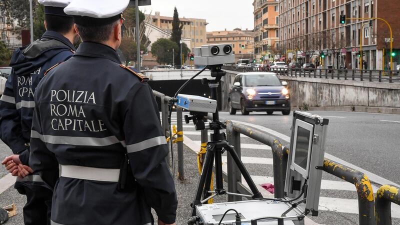 Roma rallenta a 30 km/h: tra autovelox e strisce rialzate cosa cambia dal 15 gennaio