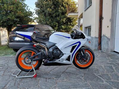 Honda CBR 600 RR (2009 - 12) usata