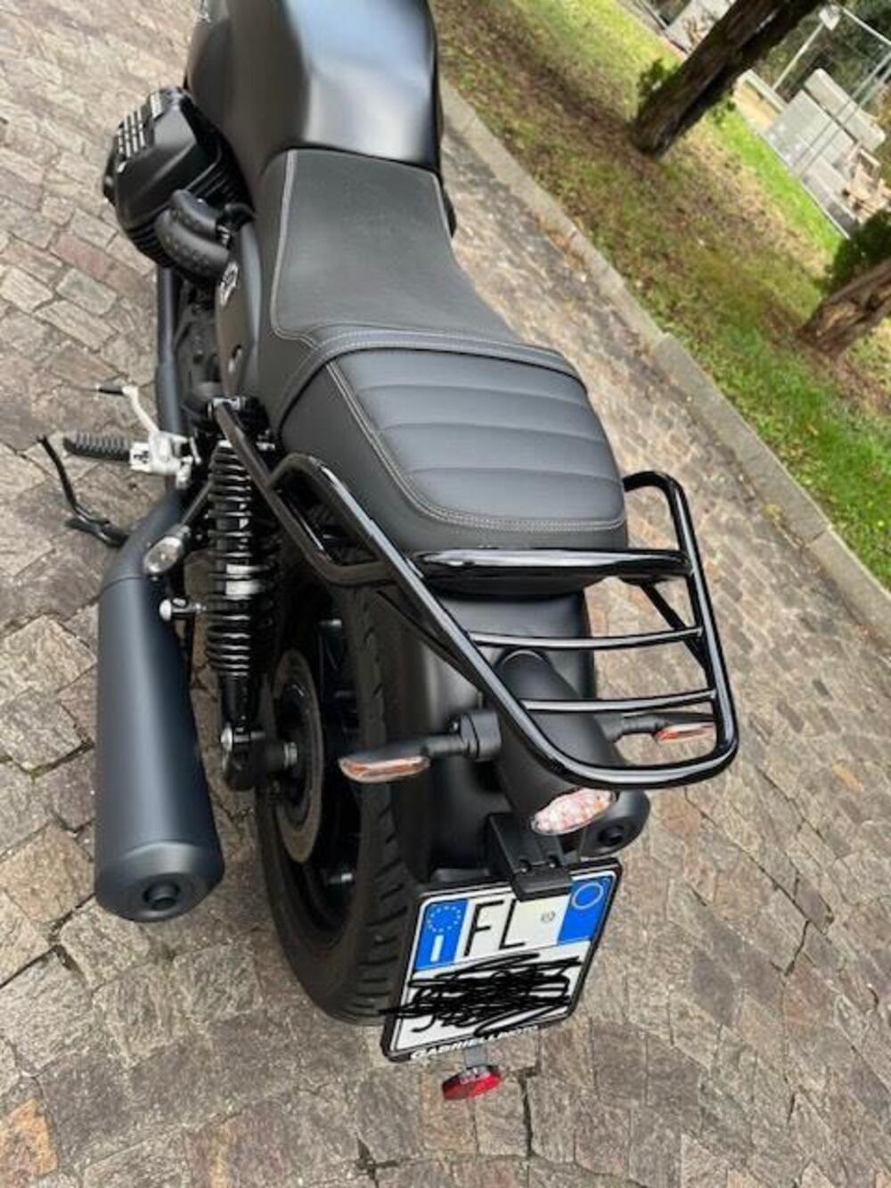 Moto Guzzi V7 Stone (2021 - 24) (6)